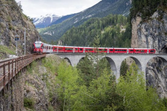 Schweiz - Glacier Express und die spektakulärsten Landschaften in Graubünden