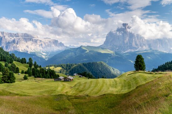 Ins herbstgoldene Südtirol zur großen Dolomiten Rundfahrt